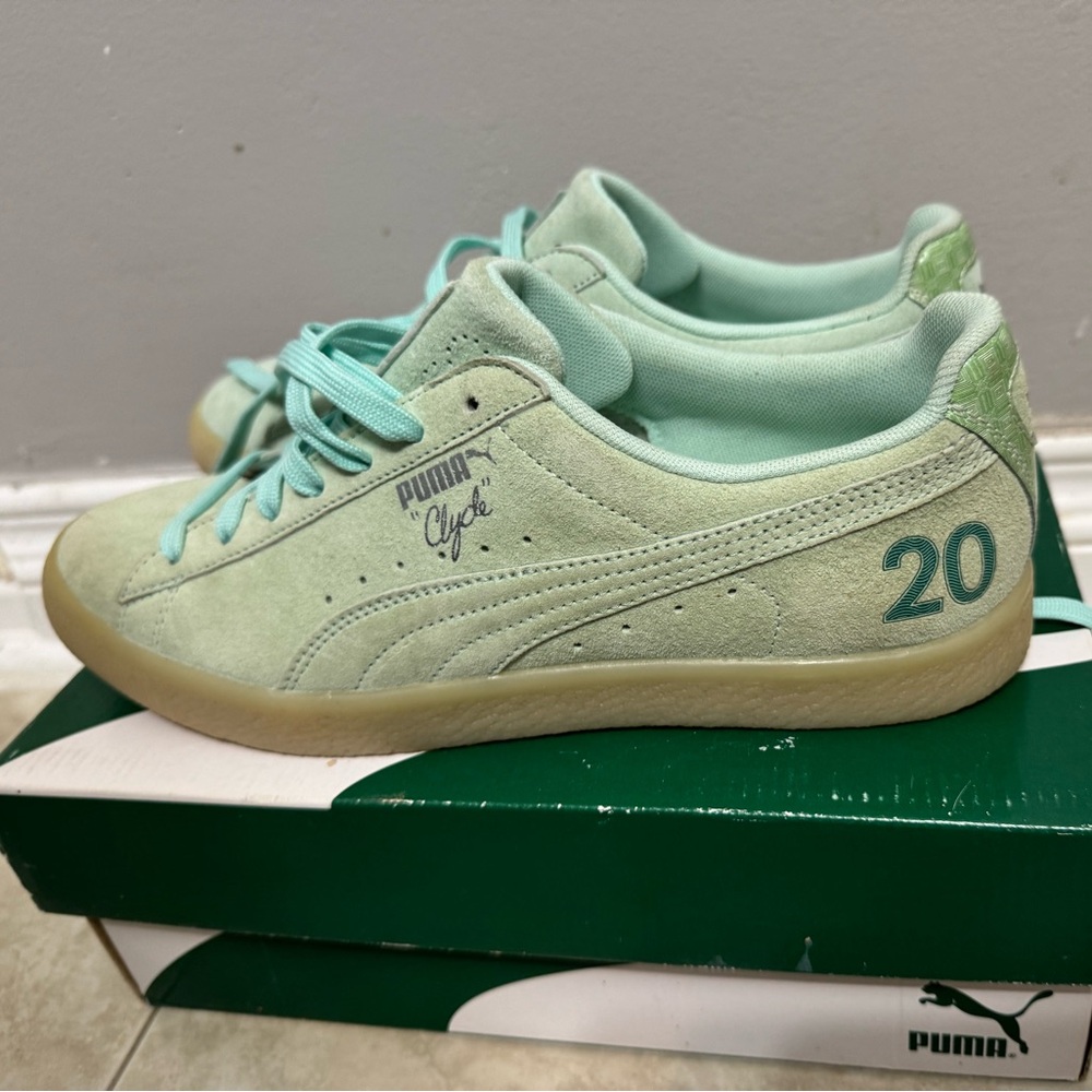 RARE 2017 Puma Clyde Canadian Money Release